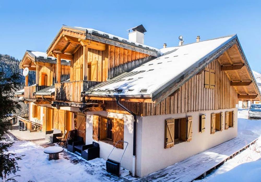 Chalet in Peisey with snow on the ground
